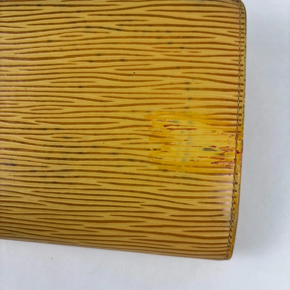AUTHENTIC Louis Vuitton Epi Leather French Purse Kiss Lock Wallet Yellow MI0368